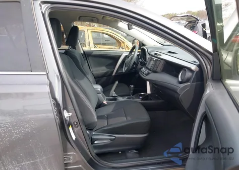 2017 Toyota Rav4 Le z USA, uszkodzony, nr VIN JTMBFREV5HJ161756